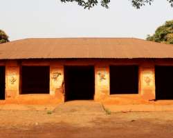 There is also a hut named Djexo in each palace. According to the tradition, it houses the spirit of the king. The tomb of the king was called Adoxo an